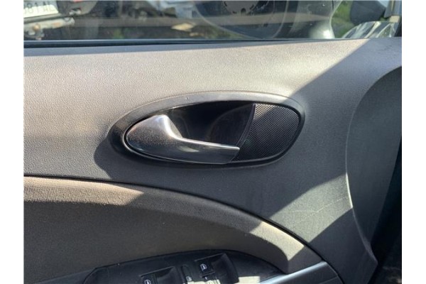 Recambio de manilla int. puerta delantero izquierda para seat leon (1p1) 1.9 tdi referencia OEM IAM 5P0837113B1UQ  