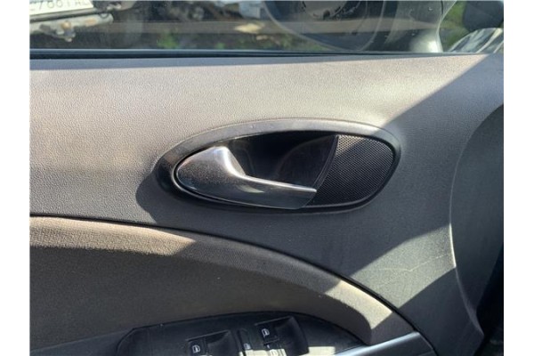 Recambio de manilla int. puerta delantero izquierda para seat leon (1p1) 1.9 tdi referencia OEM IAM 5P0837113B1UQ  