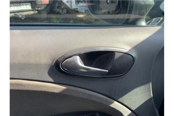 Recambio de manilla int. puerta delantero izquierda para seat leon (1p1) 1.9 tdi referencia OEM IAM 5P0837113B1UQ  