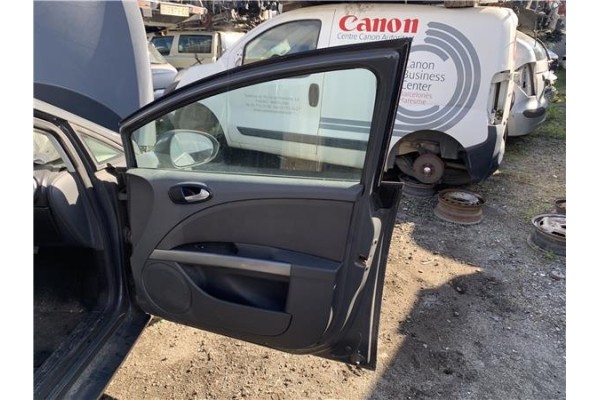 Recambio de puerta delantero derecha para seat leon (1p1) 1.9 tdi referencia OEM IAM 1P0831056A  