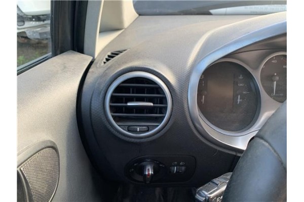 Recambio de rejilla entrada de aire para seat leon (1p1) 1.9 tdi referencia OEM IAM 1P081920347V  