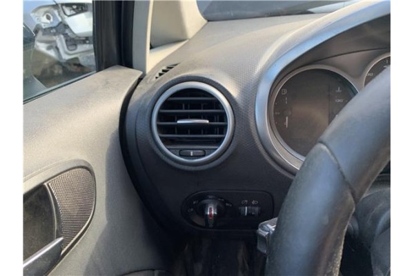 Recambio de rejilla entrada de aire para seat leon (1p1) 1.9 tdi referencia OEM IAM 1P081920347V  