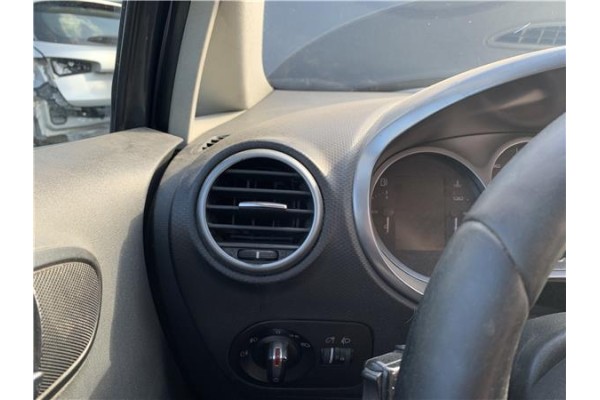 Recambio de rejilla entrada de aire para seat leon (1p1) 1.9 tdi referencia OEM IAM 1P081920347V  