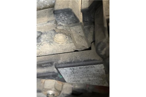 Recambio de alternador para jeep compass (mk) 2.0 sport referencia OEM IAM 0124525128 05033757AB 