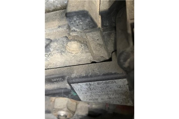 Recambio de alternador para jeep compass (mk) 2.0 sport referencia OEM IAM 0124525128 05033757AB 