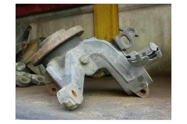 Recambio de mangueta delantero izquierda para citroen xsara berlina 1.6 16v referencia OEM IAM   