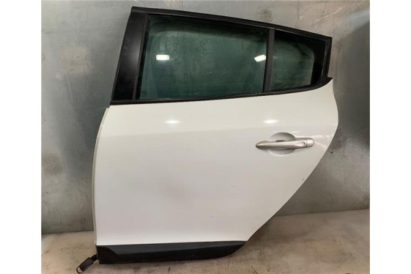 Recambio de puerta trasero izquierda para renault megane iii berlina 5p 1.5 expression referencia OEM IAM 821003885R  