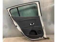 Recambio de puerta trasero izquierda para renault megane iii berlina 5p 1.5 expression referencia OEM IAM 821003885R  