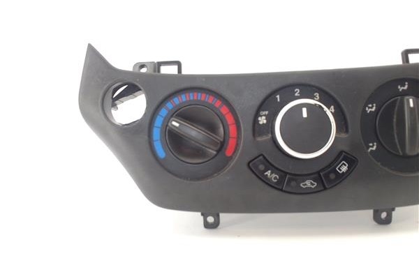 Recambio de mandos climatizador para chevrolet aveo hatchback 1.2 ls referencia OEM IAM T250LHDAC  