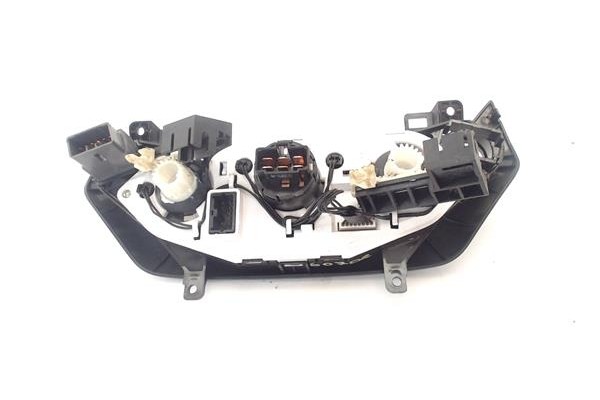 Recambio de mandos climatizador para chevrolet aveo hatchback 1.2 ls referencia OEM IAM T250LHDAC  