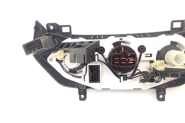 Recambio de mandos climatizador para chevrolet aveo hatchback 1.2 ls referencia OEM IAM T250LHDAC  