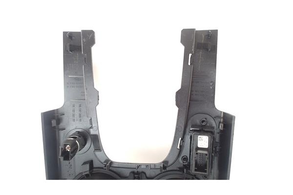 Recambio de embellecedor consola central para peugeot 3008 2.0 style referencia OEM IAM 9815720077  