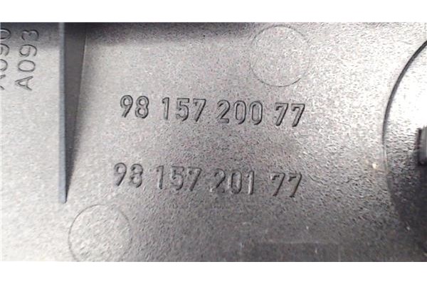 Recambio de embellecedor consola central para peugeot 3008 2.0 style referencia OEM IAM 9815720077  