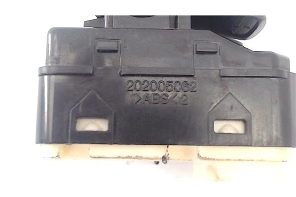Recambio de mando elevalunas delantero izquierdo para chevrolet aveo hatchback 1.2 ls referencia OEM IAM 202005062  