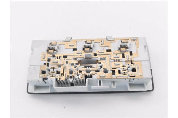 Recambio de luz trasero central techo para opel astra k berlina 5p 1.6 dynamic referencia OEM IAM 167352  