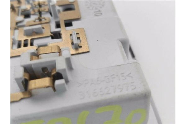 Recambio de luz trasero central techo para opel astra k berlina 5p 1.6 dynamic referencia OEM IAM 167352  