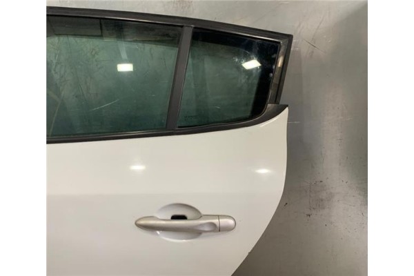 Recambio de puerta trasero izquierda para renault megane iii berlina 5p 1.5 expression referencia OEM IAM 821003885R  