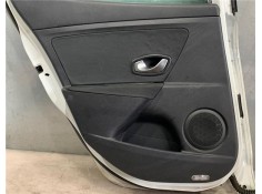 Recambio de puerta trasero izquierda para renault megane iii berlina 5p 1.5 expression referencia OEM IAM 821003885R  