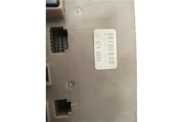 Recambio de caja fusibles/rele para renault clio iii 1.5 dci (br17, cr17) referencia OEM IAM 674660A  