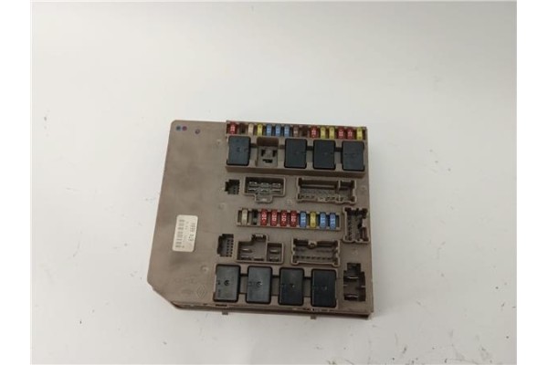 Recambio de caja fusibles/rele para renault clio iii 1.5 dci (br17, cr17) referencia OEM IAM 674660A  