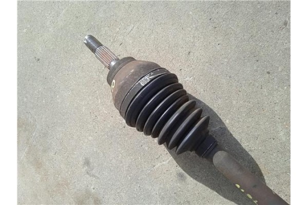 Recambio de palier delantero izquierdo para citroen saxo 1.6 vts 16v referencia OEM IAM 3272W8  