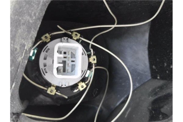 Recambio de piloto trasero izquierdo para toyota corolla verso (e12) 1.8 linea sol referencia OEM IAM 8156113540  