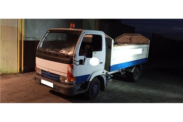 nissan cabstar del año 2000