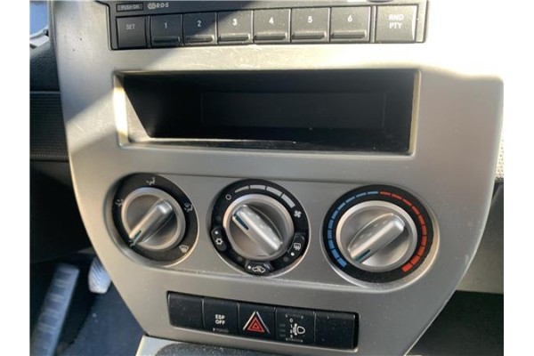 Recambio de mandos climatizador para jeep compass (mk) 2.0 sport referencia OEM IAM 5058299AD  