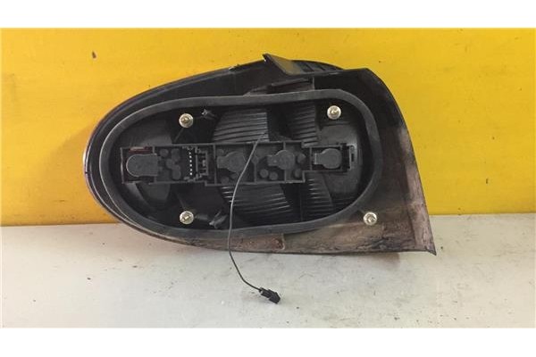 Recambio de piloto trasero derecho para renault megane i fase 2 coupe (da...) 1.4 16 v dynamique referencia OEM IAM 7700428057  