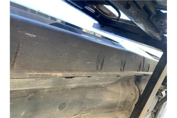 Recambio de spoiler talonera lat. izquierda para jeep compass (mk) 2.0 sport referencia OEM IAM 5116127AA 5116129AA 