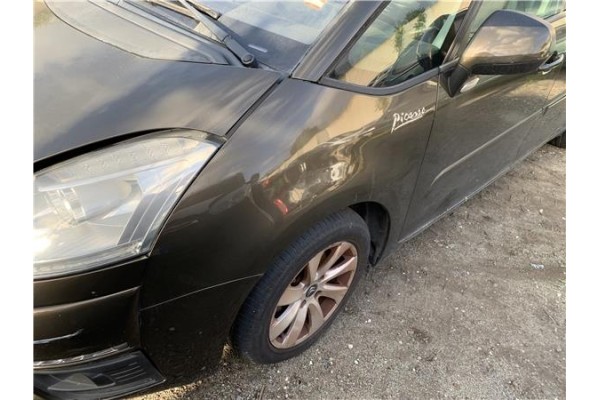 Recambio de aleta delantero izquierda para citroen c4 picasso 1.6 hdi referencia OEM IAM 7840V1  