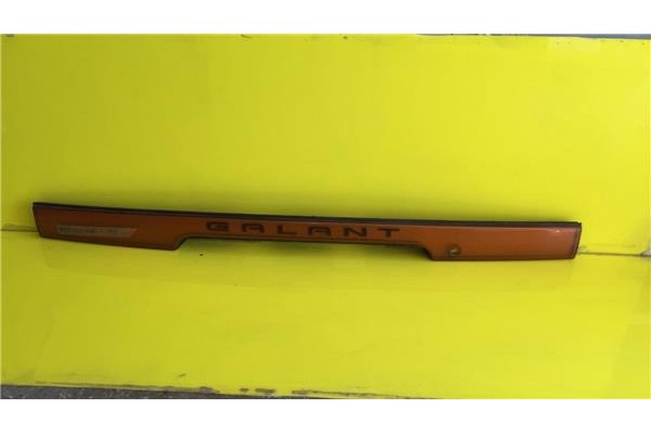 Recambio de piloto trasero derecho para mitsubishi galant berlina (ea0) 2.0 2000 elegance referencia OEM IAM MB594260  
