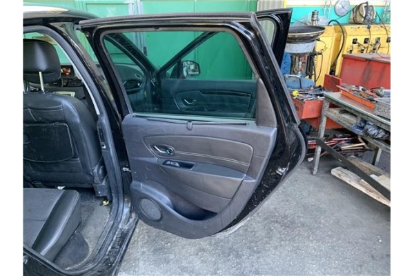Recambio de puerta trasero derecha para renault grand scénic iii (jz0/1_) 1.5 dci referencia OEM IAM 821007080R 821004555R 