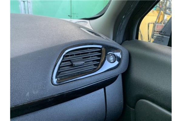 Recambio de rejilla entrada de aire para renault grand scénic iii (jz0/1_) 1.5 dci referencia OEM IAM 687607332R  