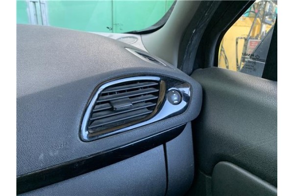 Recambio de rejilla entrada de aire para renault grand scénic iii (jz0/1_) 1.5 dci referencia OEM IAM 687607332R  