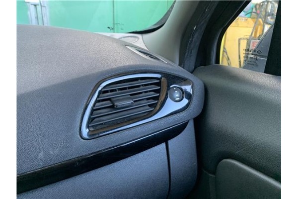 Recambio de rejilla entrada de aire para renault grand scénic iii (jz0/1_) 1.5 dci referencia OEM IAM 687607332R  