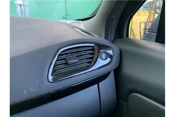 Recambio de rejilla entrada de aire para renault grand scénic iii (jz0/1_) 1.5 dci referencia OEM IAM 687607332R  