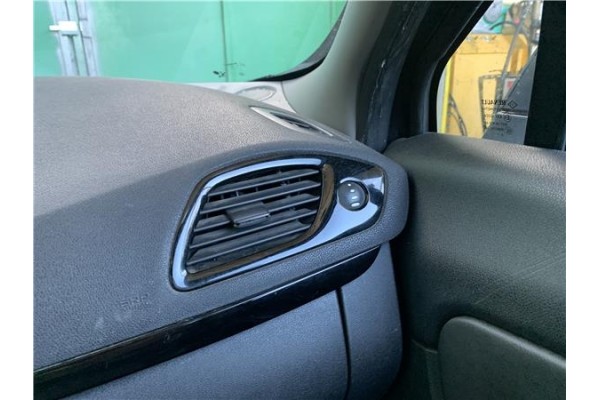 Recambio de rejilla entrada de aire para renault grand scénic iii (jz0/1_) 1.5 dci referencia OEM IAM 687607332R  