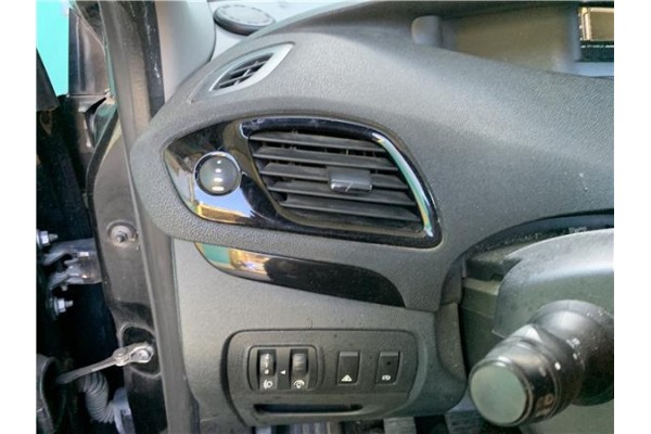 Recambio de rejilla entrada de aire para renault grand scénic iii (jz0/1_) 1.5 dci referencia OEM IAM 687612773R  