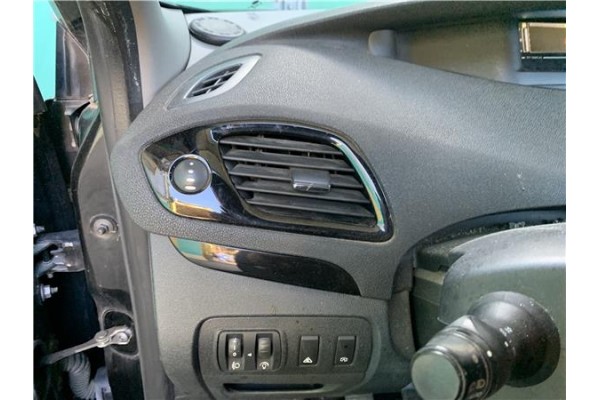 Recambio de rejilla entrada de aire para renault grand scénic iii (jz0/1_) 1.5 dci referencia OEM IAM 687612773R  