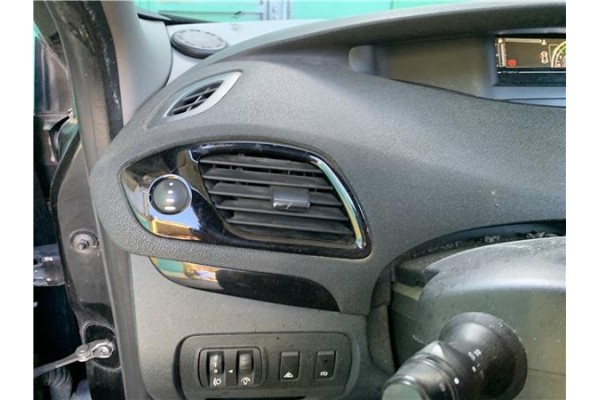 Recambio de rejilla entrada de aire para renault grand scénic iii (jz0/1_) 1.5 dci referencia OEM IAM 687612773R  