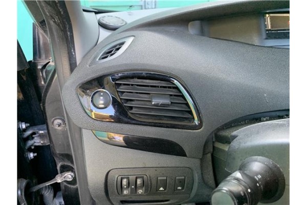 Recambio de rejilla entrada de aire para renault grand scénic iii (jz0/1_) 1.5 dci referencia OEM IAM 687612773R  