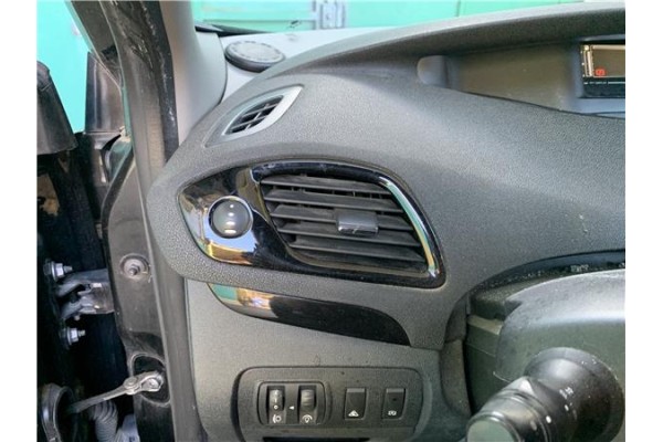 Recambio de rejilla entrada de aire para renault grand scénic iii (jz0/1_) 1.5 dci referencia OEM IAM 687612773R  