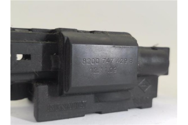 Recambio de cierre electromagnetico porton para renault twingo (cn0_) 1.2 16v (cn0a) referencia OEM IAM 8200747429B  