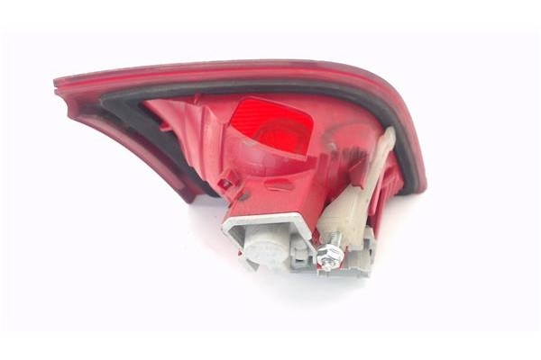 Recambio de piloto porton trasero derecho para audi a3 sportback (8pa) 2.0 tdi ambiente referencia OEM IAM 8P4945094B  