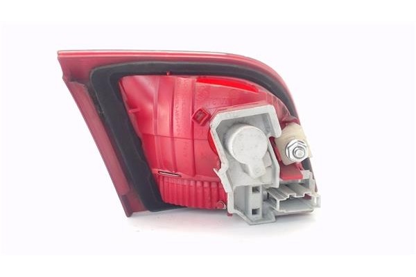 Recambio de piloto porton trasero derecho para audi a3 sportback (8pa) 2.0 tdi ambiente referencia OEM IAM 8P4945094B  