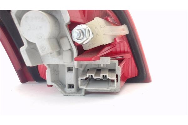 Recambio de piloto porton trasero derecho para audi a3 sportback (8pa) 2.0 tdi ambiente referencia OEM IAM 8P4945094B  