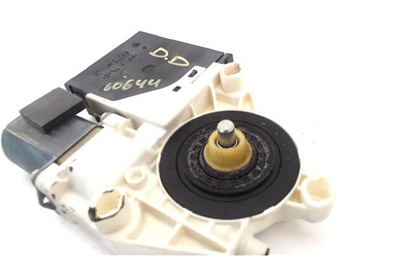 Recambio de motor elevalunas delantero derecho para audi a3 sportback (8pa) 2.0 tdi ambiente referencia OEM IAM E840311202  