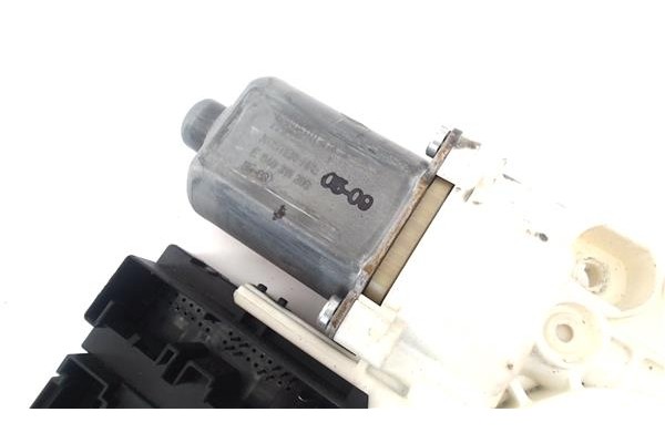 Recambio de motor elevalunas trasero izquierdo para audi a3 sportback (8pa) 2.0 tdi ambiente referencia OEM IAM 0130822263  