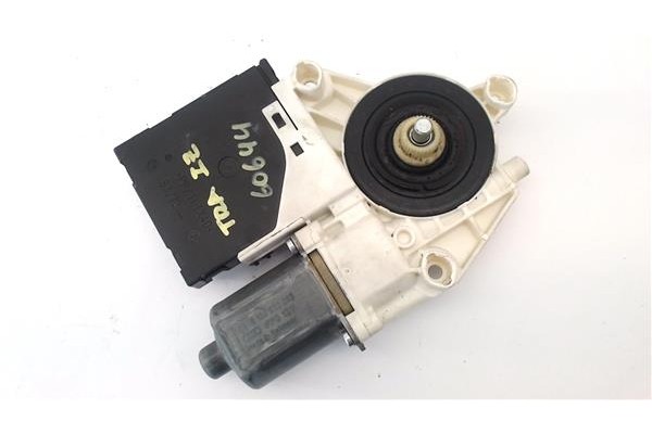 Recambio de motor elevalunas trasero izquierdo para audi a3 sportback (8pa) 2.0 tdi ambiente referencia OEM IAM 0130822263  